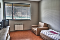 Soba za korisnike s krevetom, tv-om i foteljom